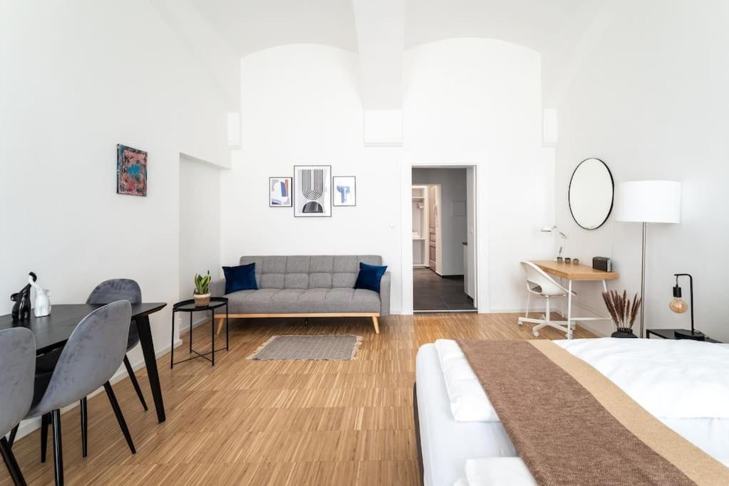 Neat Studio Steps To Center By Hm Wien Exterior foto